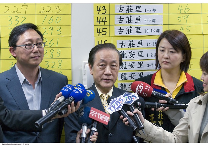 Chính trị gia Đài Loan Úc Mộ Minh trả lời phỏng vấn